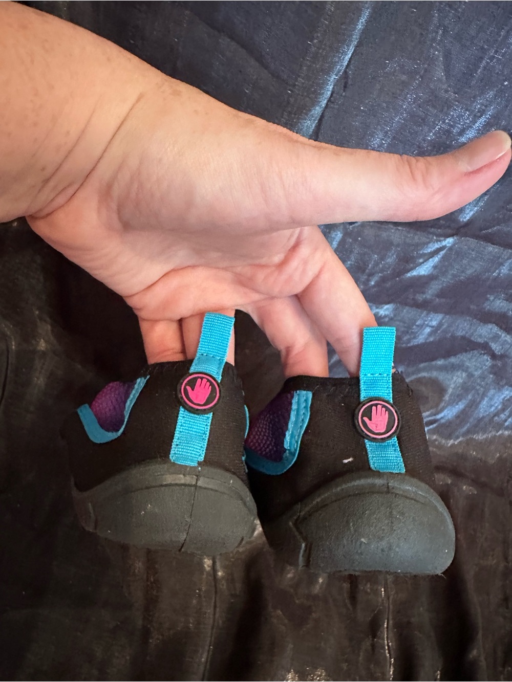 Water Shoes Body Glove Black Athletic Shoes IDS pink teal size 8 like new - Picture 5 of 14